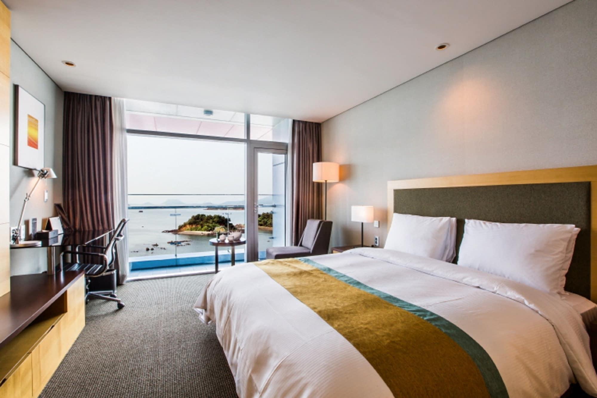 Hidden Bay Hotel Йосу Екстериор снимка