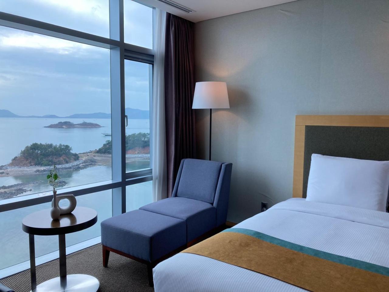 Hidden Bay Hotel Йосу Екстериор снимка